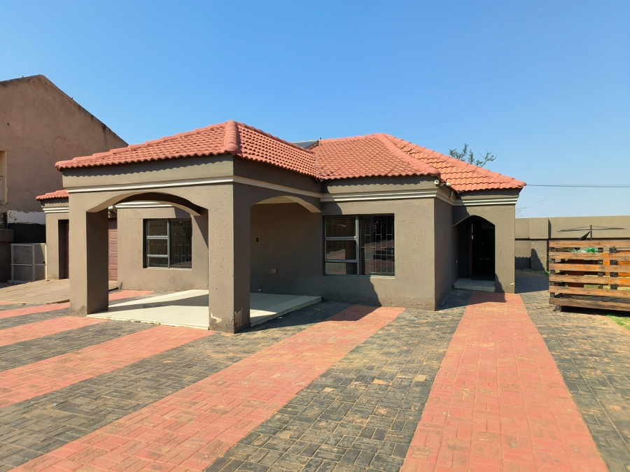 To Let 2 Bedroom Property for Rent in Promosa North West